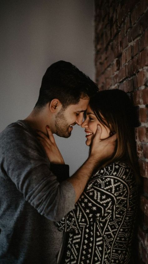 Kissing Poses, Shooting Couple, Shooting Studio, Pre Wedding Photoshoot Outdoor, Wedding Couple Poses Photography, Cute Couples Photography, Couple Picture Poses, Oldenburg, Cute Couple Poses