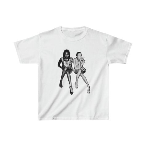 In Print We Trust | Baby Tees With Print Graphics Mode Hipster, Y2k Crop Top, Emma Chamberlain, Vintage Crop Tops, Mode Ootd, Naomi Campbell, Foto Inspiration, Mode Inspo, Kate Moss