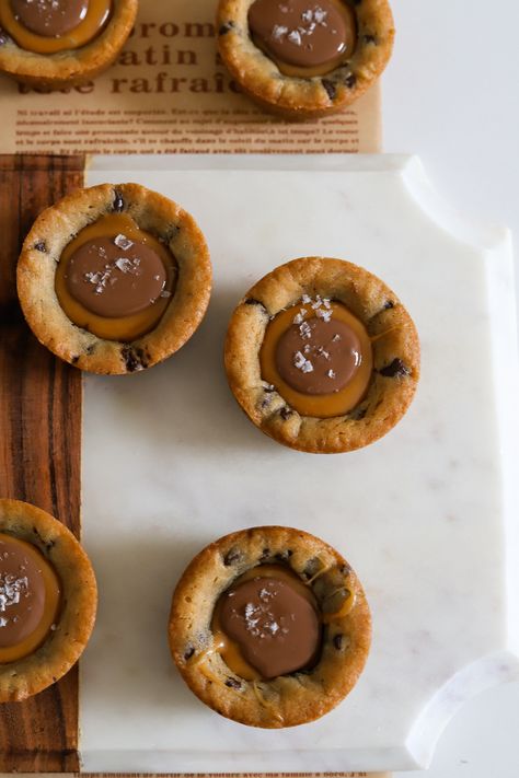 » Twix Cookie Cups Twix Cups, Twix Cookie, Twix Cookies, Strawberry Lime, Cookie Cups, Easy Dessert, Cupcake Cookies, Easy Desserts, Christmas Cookies