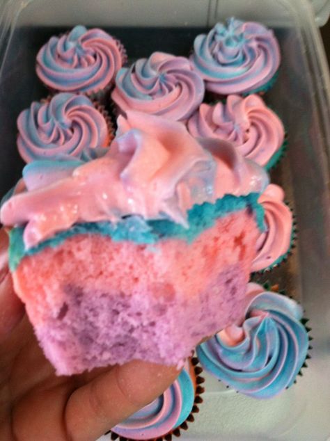 Pink purple and blue for a little girl birthday party. Cupcakes For Kids Birthday, Shimmer Y Shine, Cupcakes For Kids, Jojo Siwa Birthday, Spa Birthday Parties, Spa Birthday, Deilig Mat, Bday Girl, Princess Birthday Party