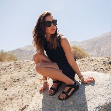 There are so many ways to wear your Teva Originals. For outfit inspiration, we put together an #OriginalStyle Pinterest board featuring some of our favorite bloggers in their Originals: http://www.pinterest.com/teva/originalstyle/ Black Teva Sandals Outfit, Tevas Outfit, Black Tevas, Teva Outfit, Black Teva Sandals, Teva Sandals Outfit, Fashion Toast Rumi Neely, Camping Attire, Rumi Neely