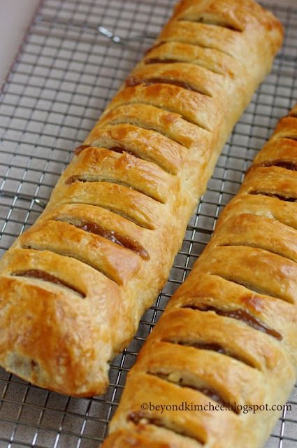 Easy Apple Strudel Recipe, Easy Apple Strudel, Strudel Recipes, Apple Puff Pastry, Puff Pastry Desserts, Sweet Breakfast Treats, Apple Strudel, Cooling Rack, Puff Pastry Recipes