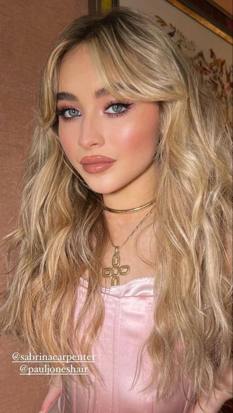 Maquillage On Fleek, Sabrina Carpenter Style, Formal Makeup, Wedding Hair And Makeup, Prom Makeup, Sabrina Carpenter, Maquillaje De Ojos, Hair Looks, Cortes De Cabello Corto