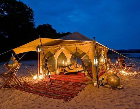 Romantic beach setup Bedouin Tent, Coiba, Romantic Camping, Best Romantic Getaways, Nature Camping, Beach Tent, Camping Glamping, Romantic Places, Beach Camping