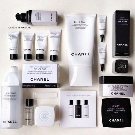 Chanel Chanel Hydra Beauty, Perfume Chanel, Chanel Cosmetics, Alat Makeup, Expensive Makeup, Luxury Cosmetics, Chanel Beauty, Fancy Makeup, Chanel Makeup