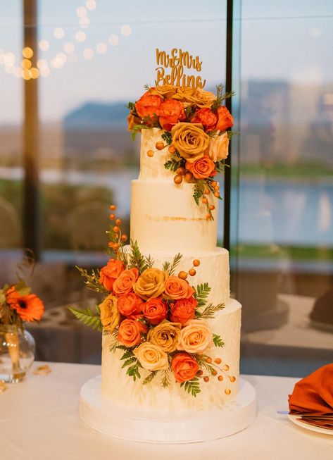 Wedding Cake Orange Flowers, Yellow Flower Cake, Flower Cake Ideas, Peach Wedding Theme, Orange Wedding Cake, Nevada Wedding, Jasmine Wedding, Rusting Wedding, Burnt Orange Weddings