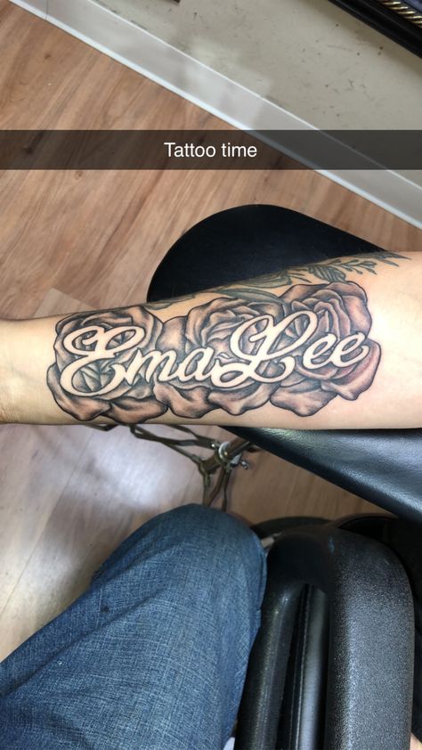 Roses. Negative. Name tattoo. Name With Roses Tattoo, Negative Shading Tattoo, Rose Tattoo With Name, Tattoo Names, Shade Roses, Tattoo Shading, Tattoo Rose, Roses Tattoo, Cool Tattoo