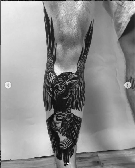 Rabe Tattoo, Tato Maori, Crow Tattoo Design, Shin Tattoo, Full Leg Tattoos, Crow Tattoo, Elbow Tattoos, Raven Tattoo, Leg Tattoo Men