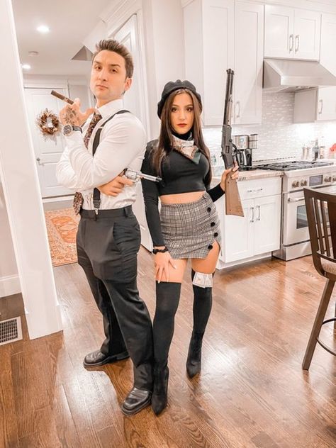 Couples Halloween Costume Bonnie And Clyde, Gangster Costume Couples, 20s Couple Halloween Costumes, Couple Cute Halloween Costumes, Halloween Costume Outfits Couple, Diy Bonnie And Clyde Costume, Bone And Clyde Costume, Best Couples Halloween Costumes 2022, Fantasia Bonnie Clyde