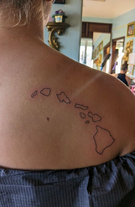 Island Of Maui Tattoo, Oahu Island Tattoo, Hawaii Outline Tattoo, Hawaiian Woman Tattoo, Maui Inspired Tattoos, Hawaiian Islands Tattoo For Women, Tattoo Ideas Hawaiian For Women, Hawaii State Tattoo, Hawaiian Culture Tattoo