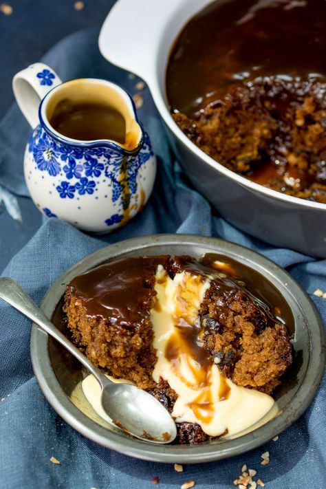 Christmas Dessert Menu, English Pudding, English Desserts, Toffee Cake, Sticky Date Pudding, Homemade Custard, Toffee Sauce, Flan Recipe, Toffee Pudding