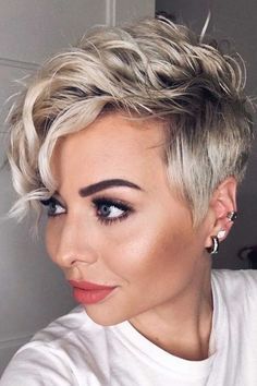 Longer Pixie Haircut, Human Hair Wigs Blonde, Blonde Pixie Hair, Short Blonde Haircuts, Short Hair Pixie Cuts, Pixie Haircut For Thick Hair, Blonde Pixie Haircut, Blonde Pixie Cuts, Short Wavy Hair