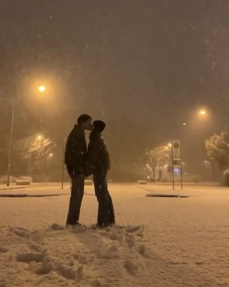 Christmas Dreaming, My Kind Of Love, The Love Club, Christmas Feeling, Winter Love, Christmas Couple, Winter Pictures, Best Seasons, Winter Aesthetic