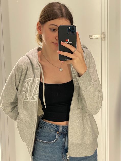 Crop Grey Sweater Outfit, Outfit Ideas With Grey Zip Up Hoodie, Zip Up Grey Hoodie Outfit, Gray Zip Up Jacket Outfit, Gap Zip Up Hoodie Outfit Aesthetic, Light Purple Zip Up Hoodie Outfit, Grey Gap Zip Up Outfit, Gap Hoodie Zip Up, Outfits With Grey Zip Up Hoodie