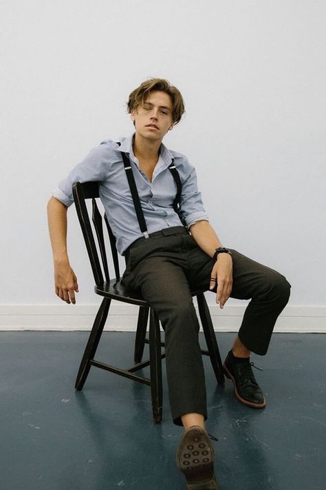 Immagine di cole sprouse and boy Dylan Cole, Male Pose Reference, Sitting Poses, Body Reference Poses, Human Poses Reference, Foto Poses, Figure Poses, Poses References, Character Poses