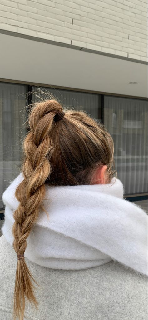 Outfit With Braided Hair, Aesthetic Blonde Hairstyles, Hairstyle Ideas 2023, Winter Hairstyles Aesthetic, Formal Hair Inspiration, Hairstyles Autumn 2023, Winter Hair Aesthetic, Air Port Hair Styles, Hairstyles Winter 2023