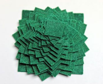 Felt Christmas Trees, Felt Squares, Center Point, Projects Ideas, Felt Christmas, How To Make Ornaments, Do It Yourself, Felt Crafts, Pom Poms