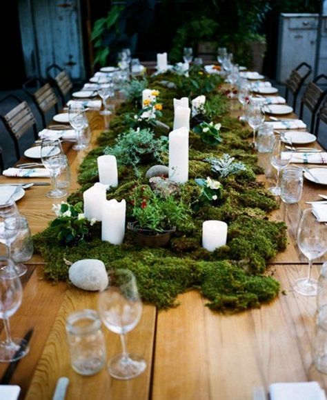 35 Dreamy Woodland Wedding Table Décor Ideas Moss Table Runner, Hobbit Wedding, Terrain Wedding, Moss Centerpieces, Moss Wedding, Greenhouse Wedding, Fairy Wedding, Long Table, Deco Floral