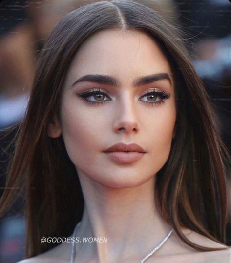 Graduation Makeup Ideas High Schools Natural, Soft Glam Makeup White Women, Dinner Makeup Look, Prom Makeup Glam, Clown Makeup Aesthetic, Make Up For Graduation, Cute Clown Makeup, Leni Klum, Vampire Bride