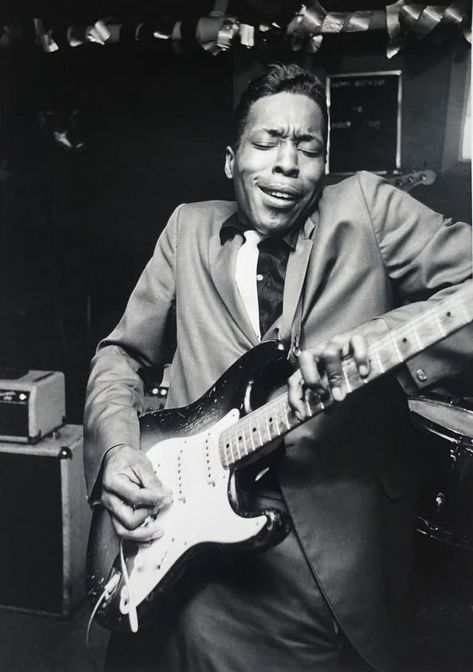 Here is a photo of a 30 year old Buddy Guy from 1966 by Art Shay. ￼ Son House, John Coltrane, Buddy Guy, Blues Musicians, Delta Blues, Best Guitarist, Music Illustration, Blues Artists, Blues Brothers