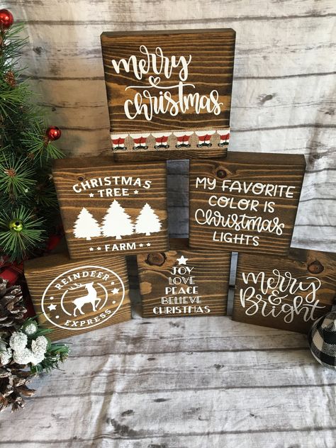 Christmas Board Decoration, Christmas Chalkboard Art, Tiered Tray Decor Christmas, Holiday Wood Sign, Christmas Signs Diy, Tray Decor Christmas, Christmas Blocks, Easy Diy Christmas Gifts, Mini Signs