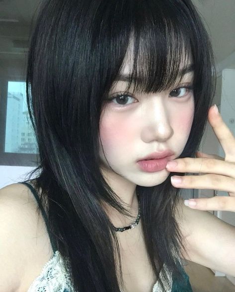 #beauty #beautyfull #koreangirls #한국 #vampirevibe #asian #asianbeauties Asian Haircut, Hair Inspiration Long, Haircuts Straight Hair, Asian Hair, Cut My Hair, Aesthetic Hair, Hairstyles Haircuts, Hairstyles With Bangs, العناية بالشعر