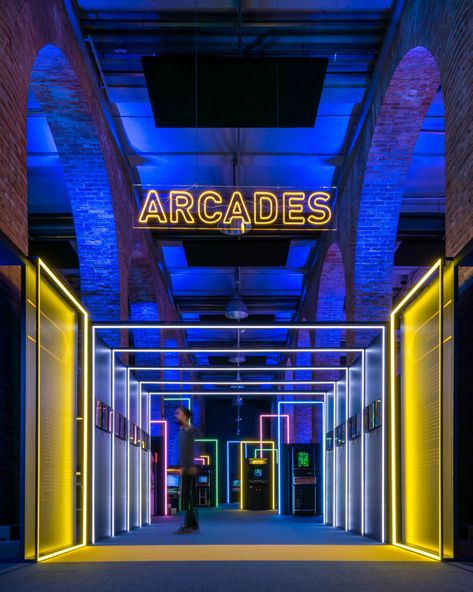 History Video, History Of Video Games, 80s Video Games, Brick Arch, 카페 인테리어 디자인, Laser Tag, Exhibition Booth, Exhibition Space, Stage Design