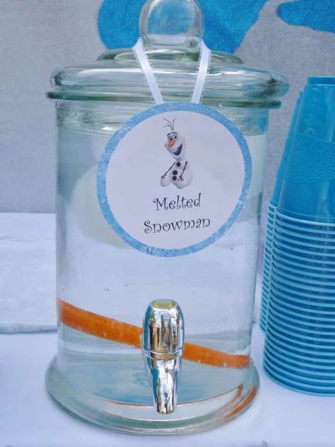 Cheap Frozen Birthday Party Ideas, Frozen Pool Party Ideas Birthday, Elsa Food Ideas, Frozen Birthday Party One Year Old, 5th Frozen Birthday Party, Frozen Food Party Ideas, Fancy Frozen Birthday Party, Frozen Birthday Theme Ideas, Frozen Fifth Birthday