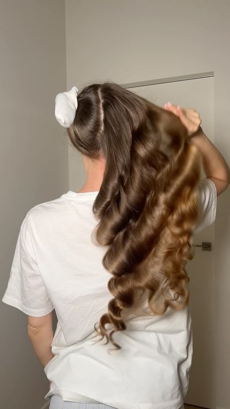 How To Curl Hair Using Socks, Heatless Curls Overnight At Home, Sock Bun Heatless Curls, Heatless Curls Using Socks, Rag Curls Long Hair, Overnight Bun Curls, Overnight Curls With Socks, Sock Rollers Hair Curls, Heartless Curls With Socks