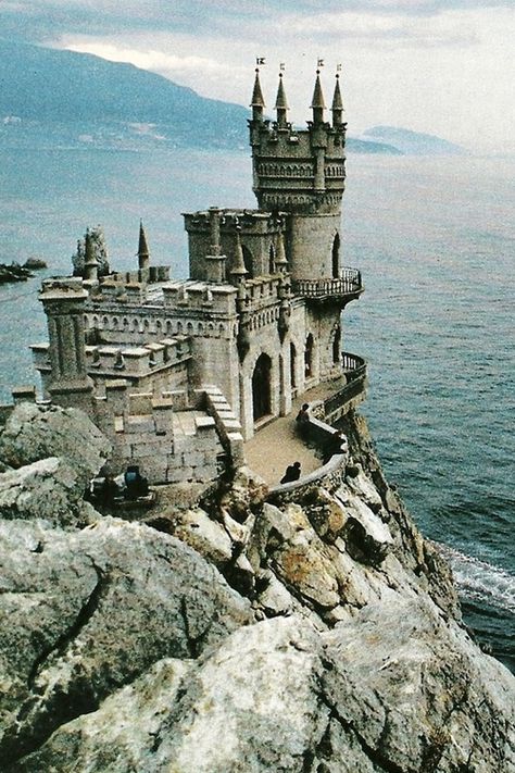 https://flic.kr/p/eYq9bj | Castle on the Black Sea in Ukraine Aesthetic Ukraine, Old Castle, Gothic Castle, Black Castle, Castle Aesthetic, Aesthetic Dress, Château Fort, Castle In The Sky, Chateau France