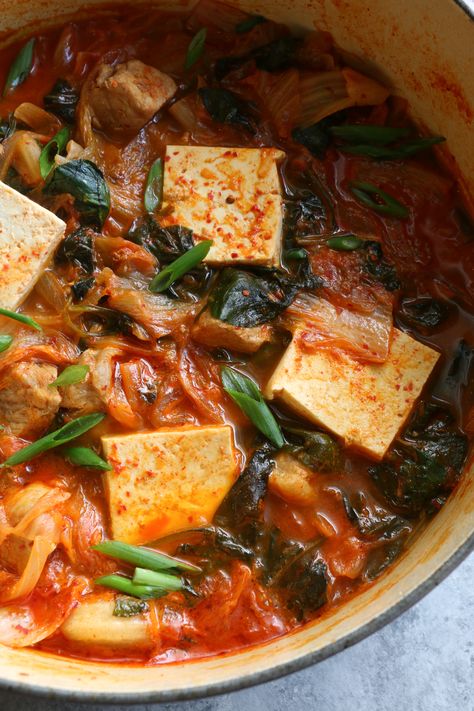 Kimchi Recipe Ideas, Kimchi Soup Recipe, Korean Soup Recipes, Baked Tomato Recipes, Kimchi Recipes, Kimchi Soup, Kimchi Jjigae, Korean Soup, Korean Pork