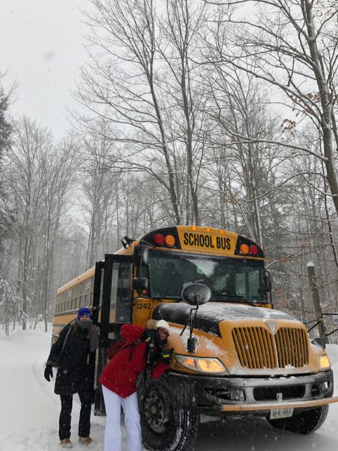 Canada Student Life, Student Life In Canada, Canada Snow Aesthetic, Canada High School Aesthetic, American Exchange Student Aesthetic, Canadian High School Aesthetic, Canada Vibes Aesthetic, Student Exchange Aesthetic, Canada School Aesthetic