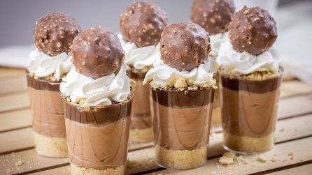 Mini Dessert Easy, Dessert Shooters Recipes, Shot Glass Desserts, Chocolate Parfait, Dessert Cups Recipes, Mini Dessert Recipes, Parfait Cups, Dessert Shooters, Mini Dessert Cups