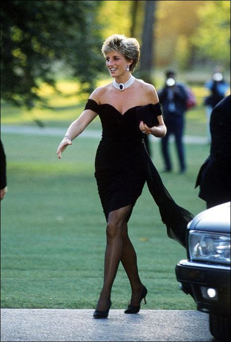 Diana At Serpentine Prințesa Diana, Putri Diana, Princess Diana Dresses, Princess Diana Fashion, Style Royal, Princes Diana, Diana Fashion, Lady Diana Spencer, Diana Spencer