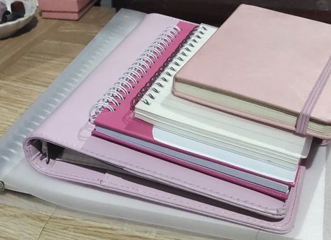 Aesthetic Workspace, Motivation Productivity, Study Core, Study Goals, Medical Study, Study Routine, Pink Academia, Pretty School Supplies, Studera Motivation