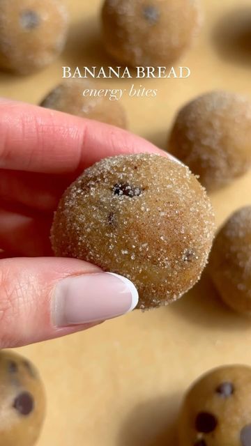 Jess Hoffman on Instagram: "Banana bread energy balls!🍌

Welcome back to episode 30 of healthy easy snacks! This is the perfect snack to use up that banana sitting on your counter. These energy balls are no-bake, easy to make and ready in just 15 minutes! And they’re perfect to meal prep, and great for kids too. 

Full recipe is below! Bookmark this page so you don’t forget to make it and follow @choosingchia for more healthy easy recipes! 

BANANA BREAD ENERGY BALLS

Ingredients: 

-1 cup almond flour
-1/2 cup mashed banana (about 1 medium banana) 
-1/4 cup nut butter of choice (I like cashew or almond, peanut works too, or soy for a nut-free option!)
-2 tbsp maple syrup 
-1/2 tsp cinnamon
-1/4 tsp nutmeg 
-1 tsp vanilla extract
-pinch of salt
-3 tbsp chocolate chips (optional) 
-1 tbsp Banana Bread Energy Balls, Banana Bread Energy Bites, Energy Balls With Banana, Banana Energy Balls, Powerballs Recipe, Healthy Easy Snacks, Banana Balls, Recipes Banana Bread, Banana Energy