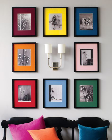 20 Ways to Add Color to Your Home Koti Diy, Display Family Photos, Hemma Diy, Framed Pictures, Cool Ideas, Wall Gallery, Home Design Decor, Colorful Pillows, A Living Room