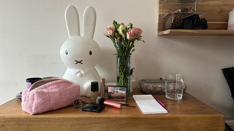 House Emoji, Girl Nightstand, Miffy Lamp, Room Flowers, Flowers Decor, Pretty Room, Room Makeover Bedroom, Dream Apartment, Feel Safe