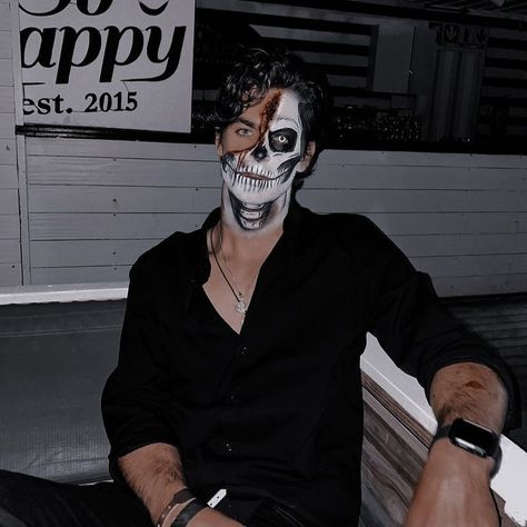 Aero Westwood, Guys Halloween Makeup, Quick Halloween Costumes Last Minute, Will Grayson Iii, Halloween Costumes Last Minute, Costumes Last Minute, Halloween Costumes Men, Halloween Costumes 2022, Quick Halloween Costumes