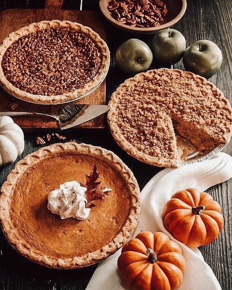 Holiday Pies, Pumpkin Pies, Fall Foods, Azzedine Alaia, Fall Feels, Fall Party, Autumn Aesthetic, Thanksgiving Dinner, The Table