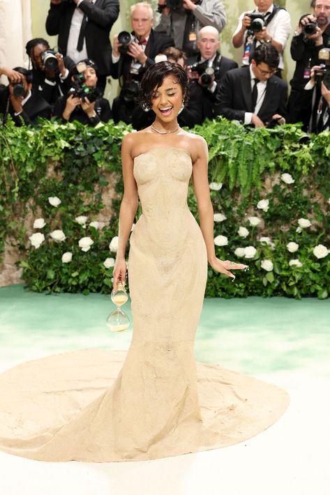 J. Harrison Ghee in Howie B - Met Gala - 38 Best Met Gala Looks, Textured Gown, Sand Dress, Gala Themes, Shirley Bassey, Met Gala Red Carpet, Classic Video, Next Fashion, Couture Week