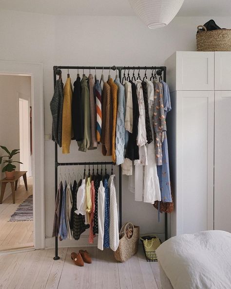 Wardrobe With Mirror Doors, Bedroom Wardrobe Ideas, Wardrobe With Mirror, Mirror Doors, Ikea Kitchen Island, Casa Vintage, Mirrored Wardrobe, Closet Inspiration, Bedroom Wardrobe