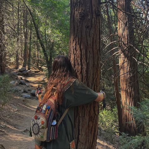 Witchy Granola Aesthetic, Hiking In Forest, Mountain Hippie Aesthetic, Earthy Granola Aesthetic, Hippy Astetic, Nature Hippie Aesthetic, Outdoor Adventure Aesthetic, Hippie Vision Board, Dark Granola Aesthetic