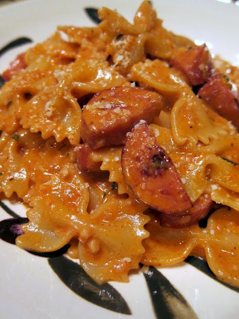 Creamy Jambalaya Pasta Creamy Jambalaya, Jambalaya Pasta, Cajun Pasta, Mardi Gras Food, Easy Pasta Dishes, Plain Chicken, Ritz Crackers, Cajun Recipes, Jambalaya