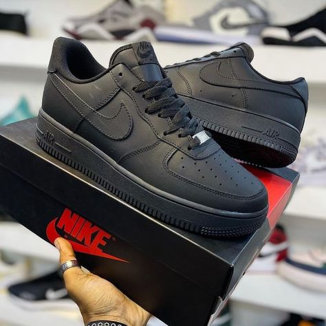 Tenis Air Force, Black Air Force 1, Nike Shoes Air Force, Dr Shoes, Nike Fashion Shoes, Nike Airforce 1, All Nike Shoes, Nike Air Shoes, Cute Nike Shoes