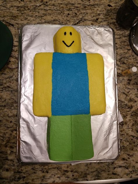 Roblox Noob cake for a Roblox party Roblox Birthday Cake Diy, Noob Cake, Party Noob Regretevator, Roblox Cakes, Roblox Birthday Party, Roblox Party, Xbox Party, Roblox Birthday Cake, Halloween Lunch Box