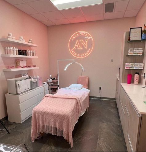 At Home Studio Ideas, Teeth Whiting Room Decor, Esthetician Studio Pink, Lip Filler Room Decor, Facial Spa Room Ideas Modern, Pink Spa Esthetic, Home Based Lash Room, Small Pmu Studio Ideas, Esthetician Room Pink