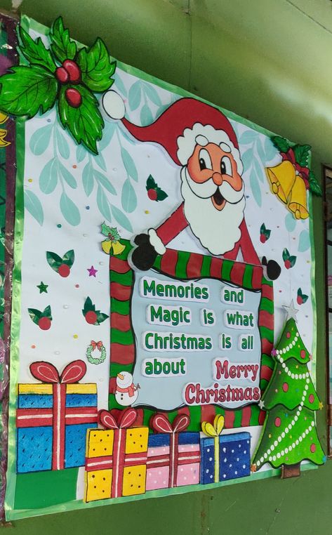 Christmas Bulletin Board Decorations, Christmas Board Decoration, Christmas Bulletin Board Ideas, Christmas Tree Paper Craft, Christmas Charts, Diy Crafts For School, Classroom Christmas Decorations, Merry Christmas Santa Claus, Christmas Bulletin Board