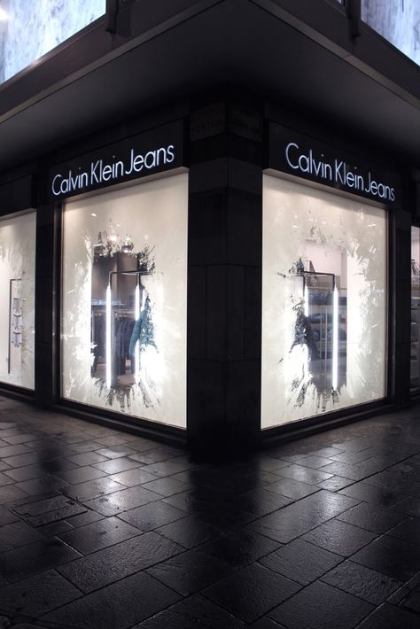 StudioXAG | BLOG: CALVIN KLEIN ICEBERGS Aesthetic Store, Calvin Klein Store, Calvin Klien, Window Display Design, Store Windows, Shop Fronts, Shop Front Design, Shop Front, Shop Window Displays