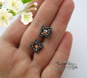 Diy Earrings Studs, Jewellery Tutorial, Beard Jewelry, Beading Designs, Jewels Diy, Diy Beading, Earrings Tutorial, Jewerly Beads, Beaded Jewels